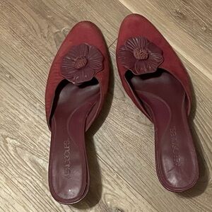AEROSOLES Women's Burgundy Mules with Floral Detail